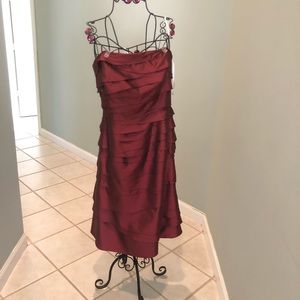 Belsoie Dress Burgundy Size 14 Strapless Mid Length In Excellent Condition.